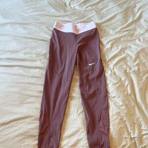 Mauve Nike petal pusher leggings (below the knee)